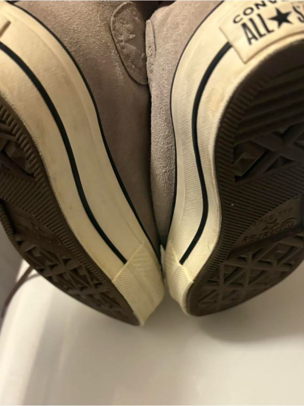 Converse fur lined high top sneakers in beige and brown - Picture 5 of 6